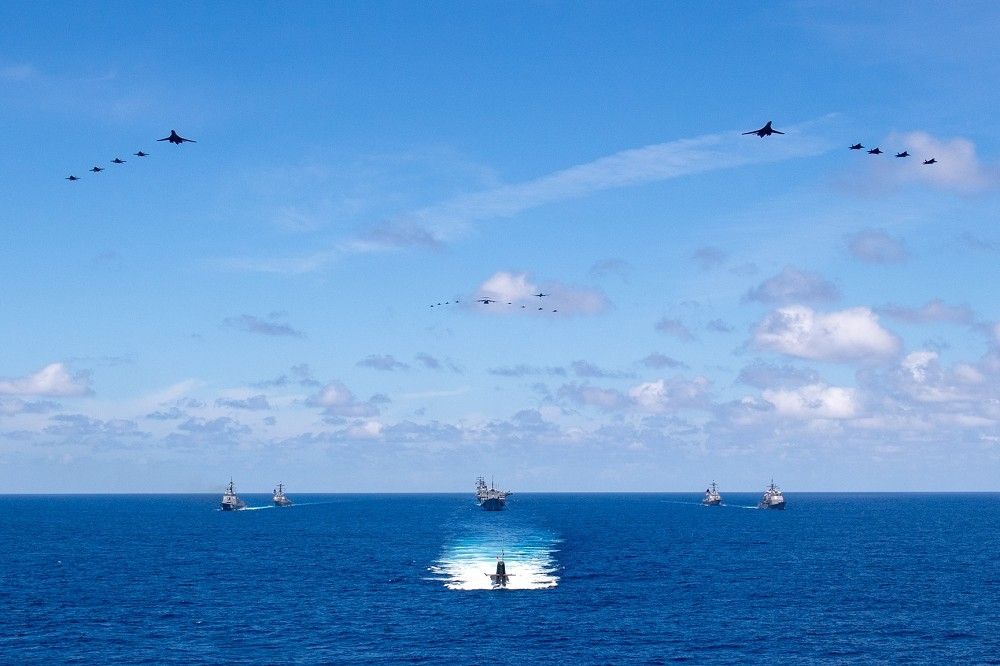 專家認為美國海軍航母戰鬥群全球部署負擔過重，應要求歐洲盟邦增派夥伴部隊，協助分攤海上防衛壓力。（取自第7艦隊）