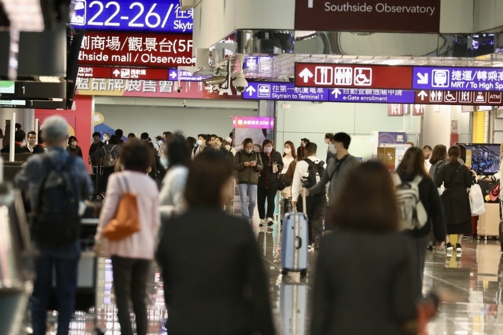 民航局表示，受到雷雨影響，台南機場下午3時41分、嘉義機場下午4時45分起暫停地面作業。（資料照片／張哲偉攝）