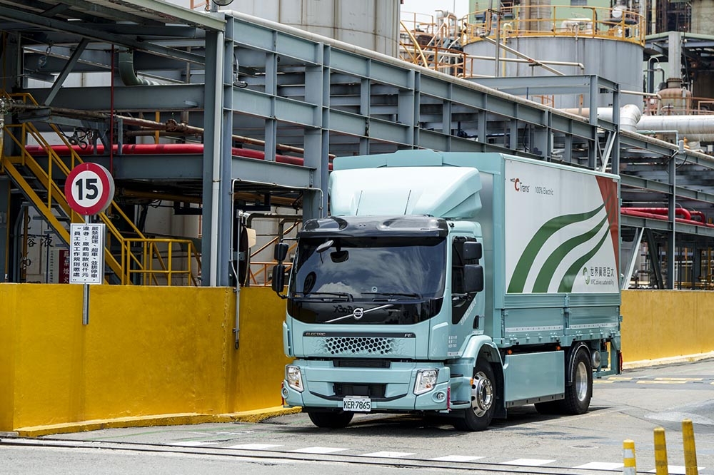 Volvo FE 電動卡車_ WRCP是第一家使用電動卡車清運重金屬汙泥的企業。（太古提供）