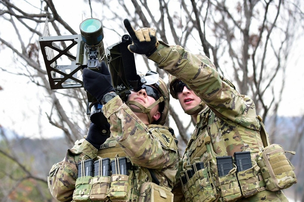 美刺針飛彈與發射器己撥交陸軍及憲兵使用。圖為FIM-92個人攜行式刺針短程防空飛彈。（取自US Army 臉書)