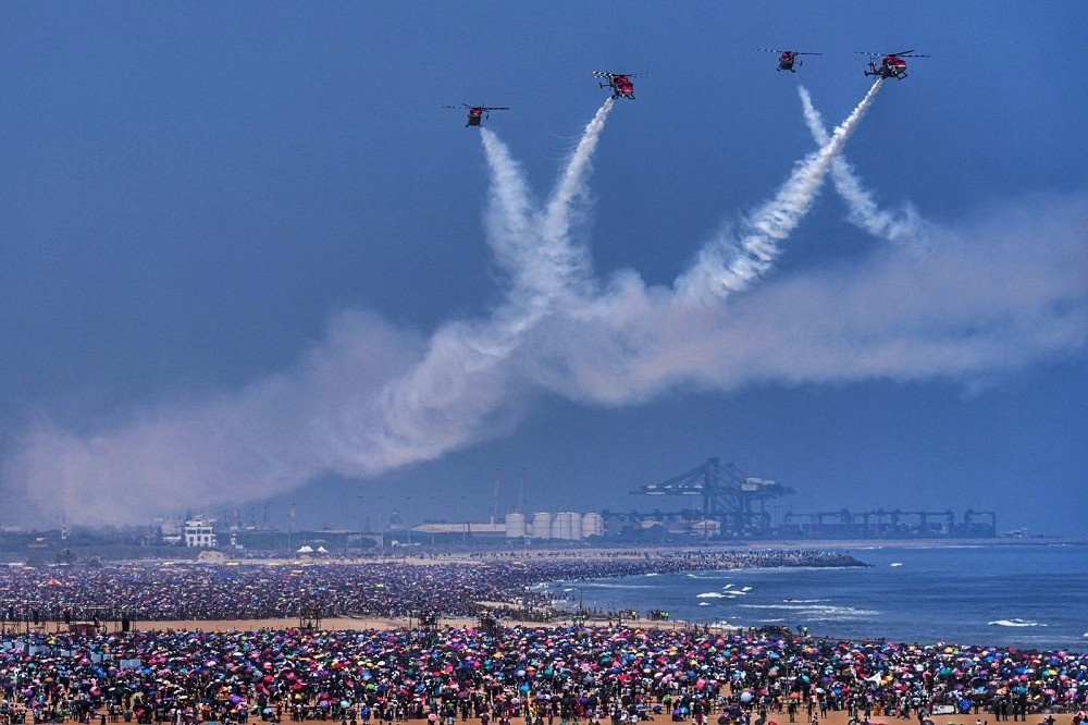 印度空軍在清奈舉行大型航空秀，吸引逾150萬人湧入當地。（取自X平台帳號@AkashVankhede）