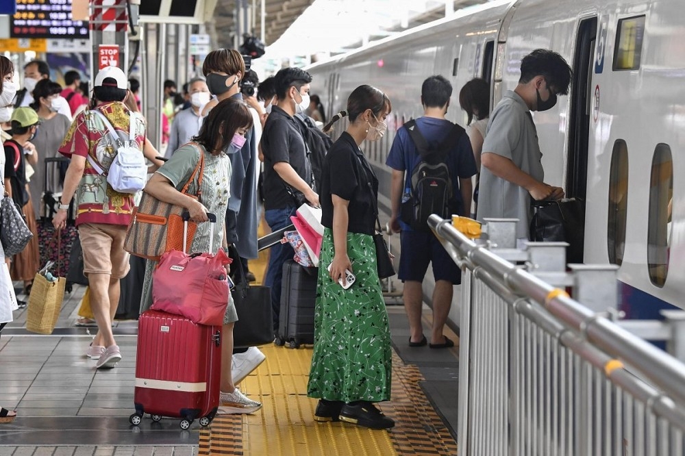 日本近期「肺炎黴漿菌」感染病例劇增，有關當局呼籲民眾勤洗手、戴口罩，降低感染機率。（資料照片／美聯社）