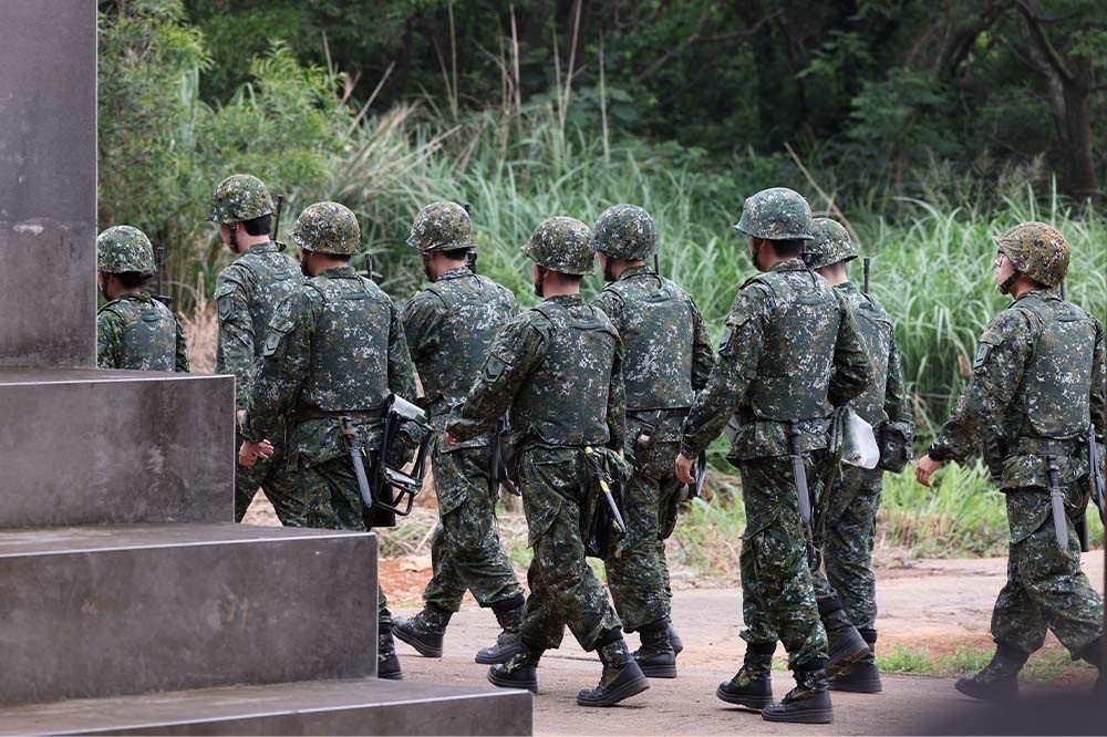 天道盟在部隊吸收國軍，拍攝投降心戰影片，要求國軍在影片中揮舞五星旗。此僅為示意圖。（資料照片／陳愷巨攝）
