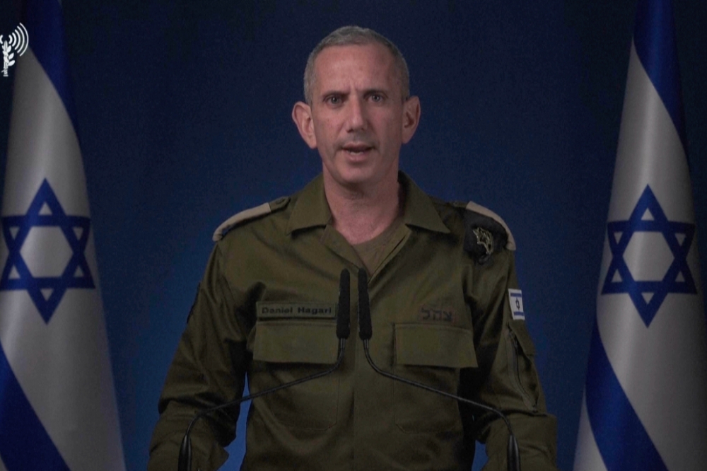  以色列國防軍（IDF）發言人哈加里（Daniel Hagari）26日宣布對伊朗境內軍事目標發動攻擊。（美聯社）