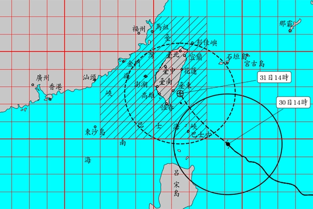 強颱康芮持續增強，最快明天（31日）中午到傍晚預計在花蓮以南登陸。（氣象署提供）