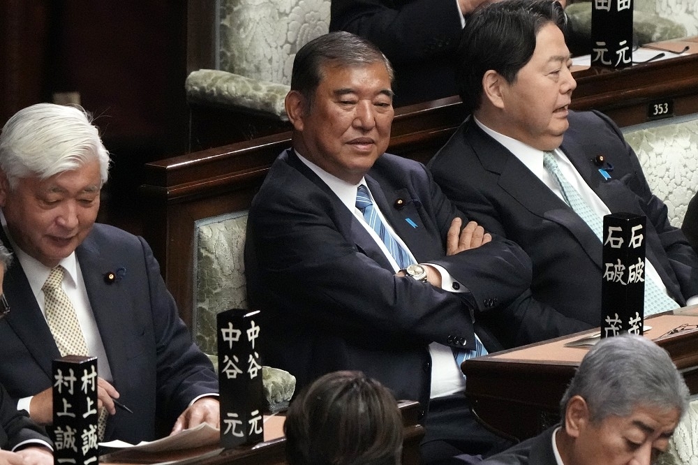 石破茂的首相之路開局不利，黨務、內政、外交都有相當巨大的挑戰及困境。（美聯社）