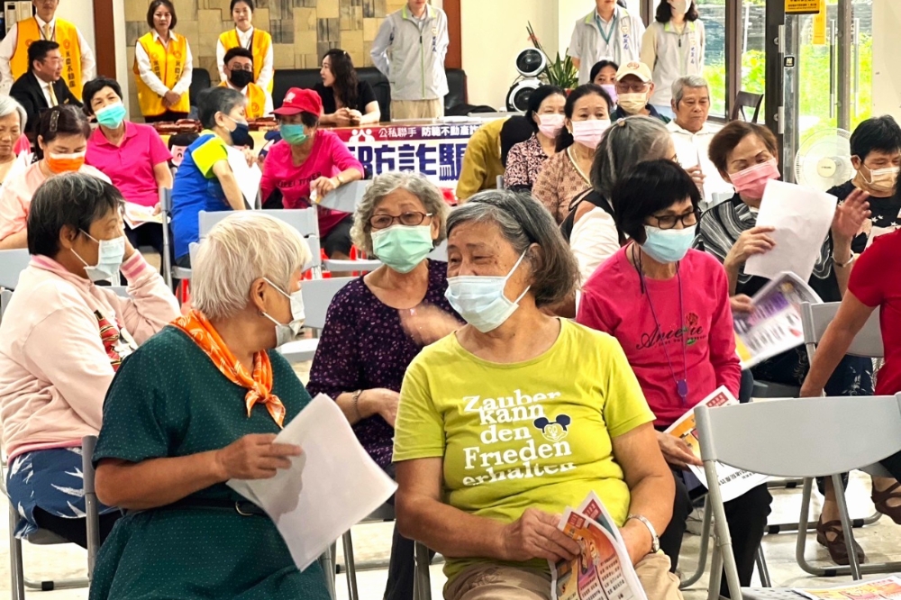 永慶加盟四品牌桃園區經管會十月下旬於桃園區舉辦防詐講座，解析不動產詐騙手法和防堵招式，吸引民眾熱烈討論。(永慶房產集團提供)