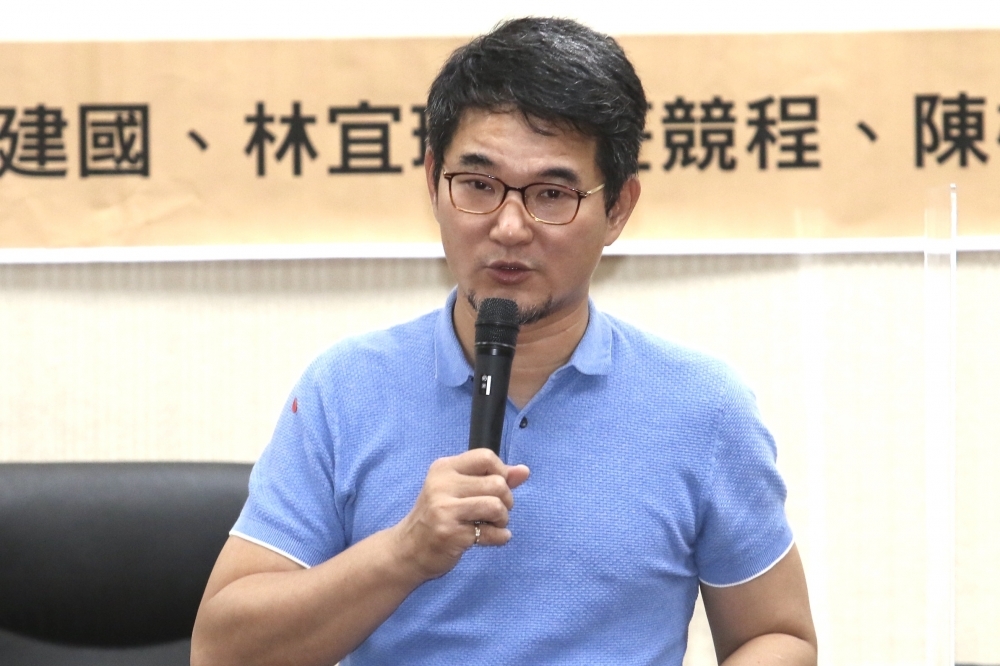 針對勞動部北分署生職員辦公室內輕生事件，綠委劉建國強調，對於北分署內部管理失職一事，需追究到底。（資料照片／王侑聖攝）