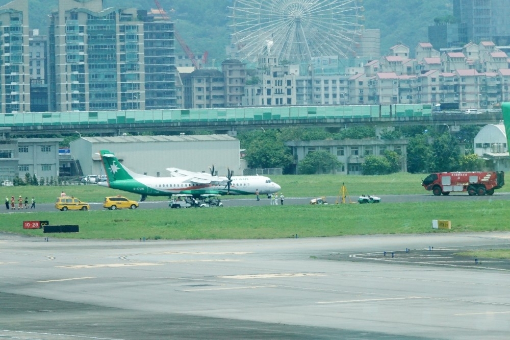 因應國內航空燃油平均價格達到國內航線運價調降的門檻，民航局公告國內線將調降價格。（資料照片／王侑聖攝）