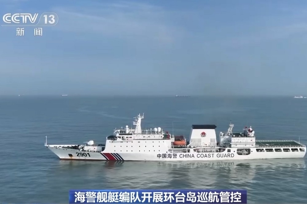 中國在台灣周遭海域部署近100艘海軍與海警艦艇。圖為「中國海警2901」號艦。（取自央視網站）