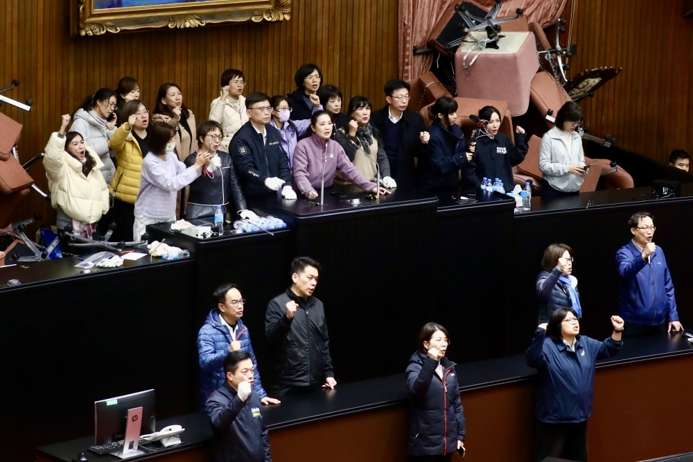 立法院三讀《財劃法》、《選罷法》與《憲法訴訟法》三法，民進黨團展開救濟手段。黨政高層透露，建議朝三項法案分開處理。（資料照片／王侑聖攝）