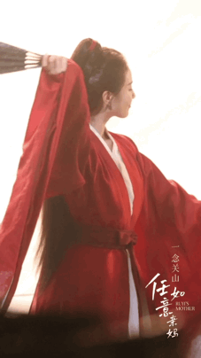 劉詩詩新戲《一念關山》身穿紅衣喝酒舞扇的片段雖不長，但已引發觀眾深切期待