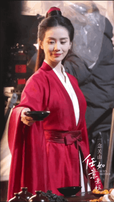 劉詩詩新戲《一念關山》身穿紅衣喝酒舞扇的片段雖不長，但已引發觀眾深切期待