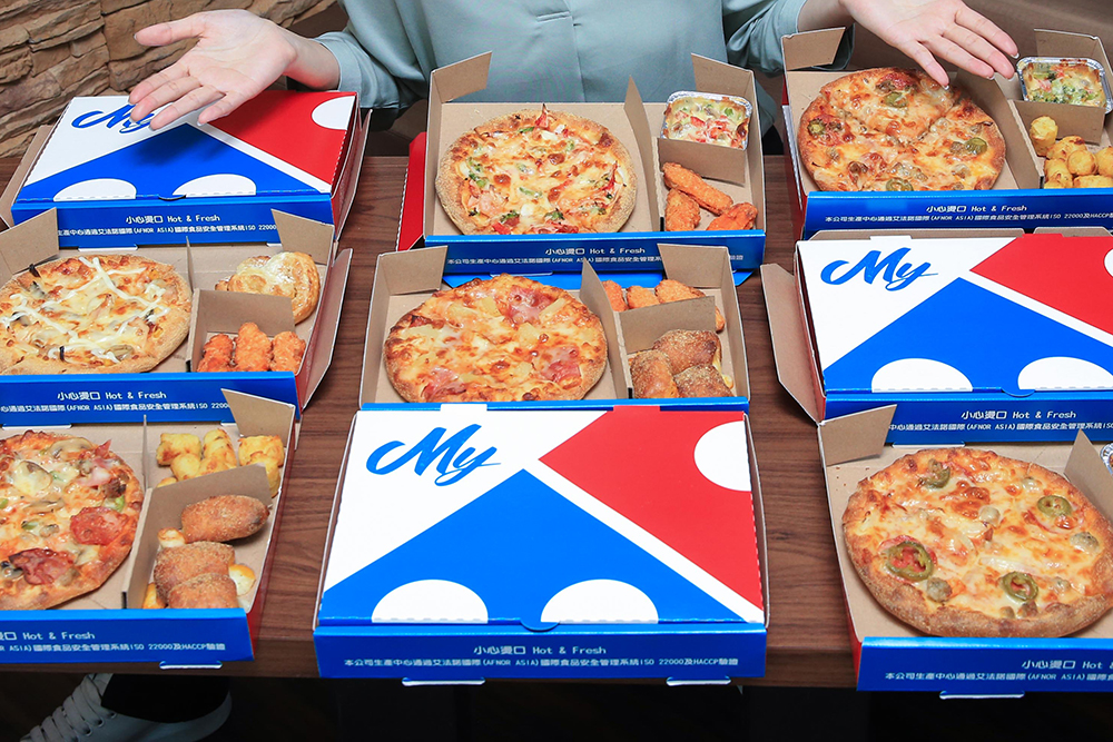 達美樂披薩便當「MyBOX」除了人氣披薩之外，一盒還能搭配 2 種副食或甜點，難怪一推出就爆紅