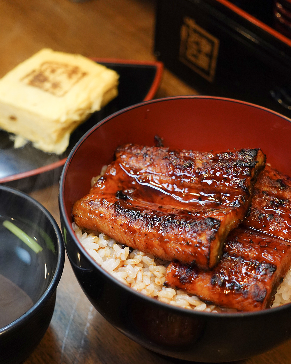 日本鰻魚飯「名代宇奈とと」推薦餐點：うな丼ダブル 1100 円