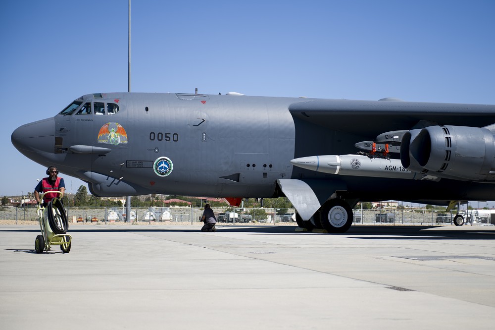 美國空軍以B-52H轟炸機掛載AGM-183A進行測試。