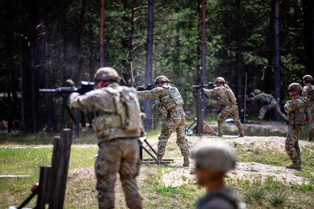 美國陸軍裝甲戰鬥部隊進行M4A1射擊鑑測