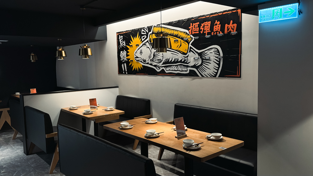 餐廳內環境也十分精緻！台北東區「正太酸菜魚」店面以現代摩登風格為主色調