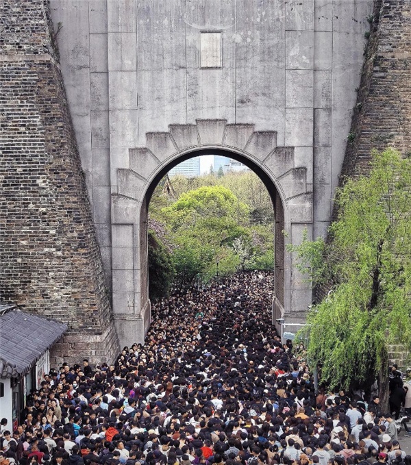 人山人海的中國旅遊景點