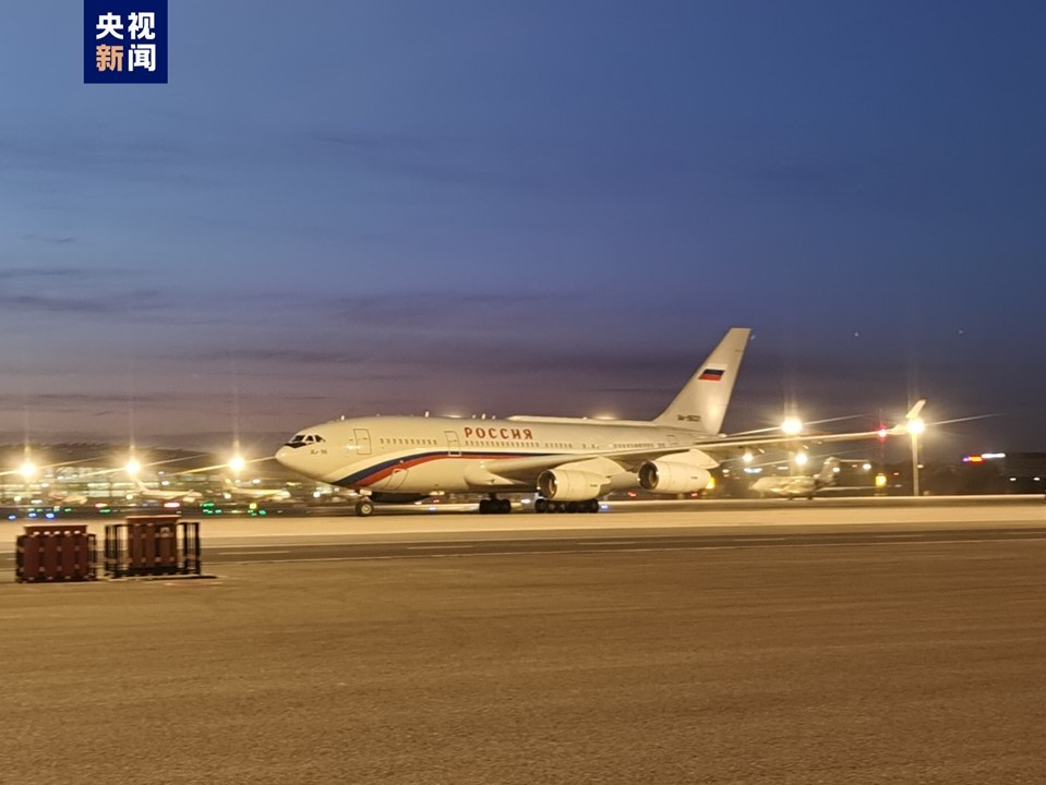普丁專機抵達北京機場。