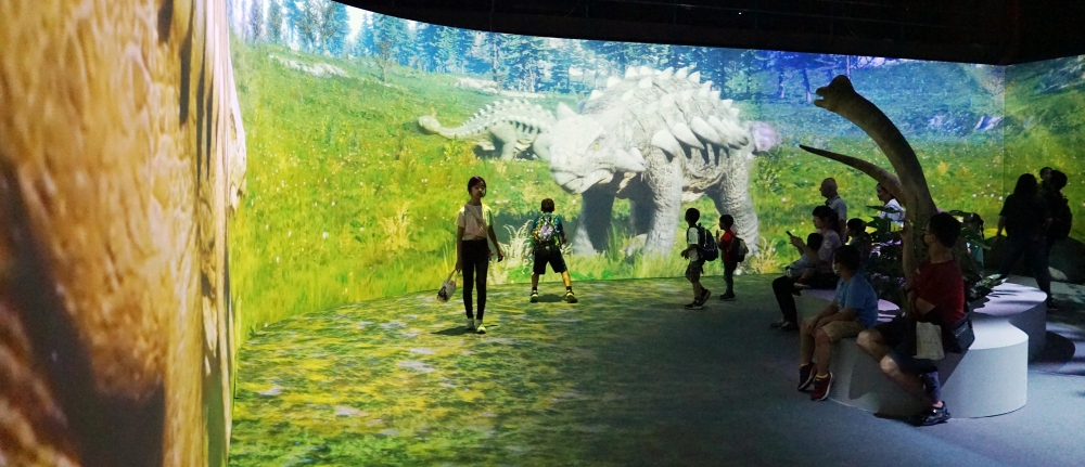 「侏羅紀 × 恐龍光影展」最強恐龍展來了！新型科技結合遊戲互動、彷彿置身侏羅紀世界