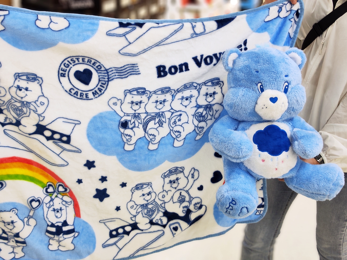 家樂福攜手「Care Bears」推 8 款超萌週邊加價購　彩虹熊驚喜福袋「這天」限量開賣