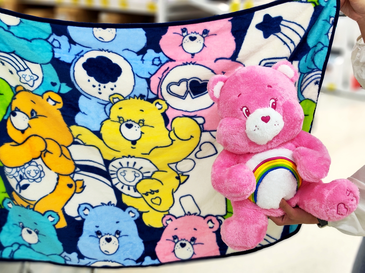 家樂福攜手「Care Bears」推 8 款超萌週邊加價購　彩虹熊驚喜福袋「這天」限量開賣